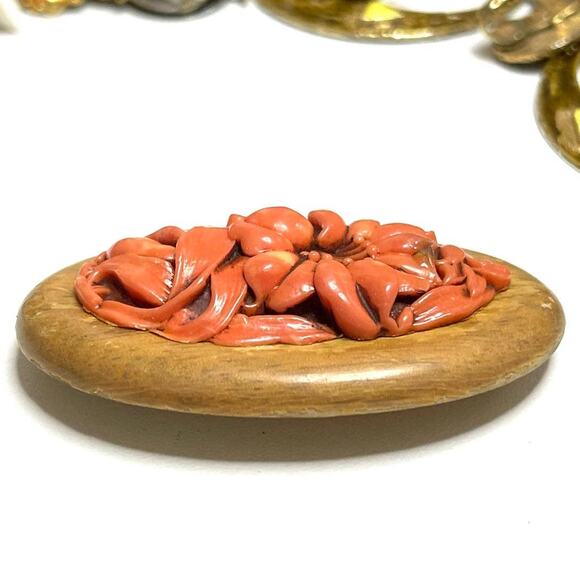 Vintage Brooch Vtg Carved Coral Celluloid Vtg Estate Costume Jewelry AU01 - Picture 2 of 4